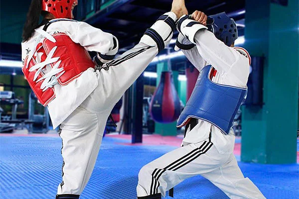 Avances en equipos de taekwondo para velocidad y puntuación electrónica