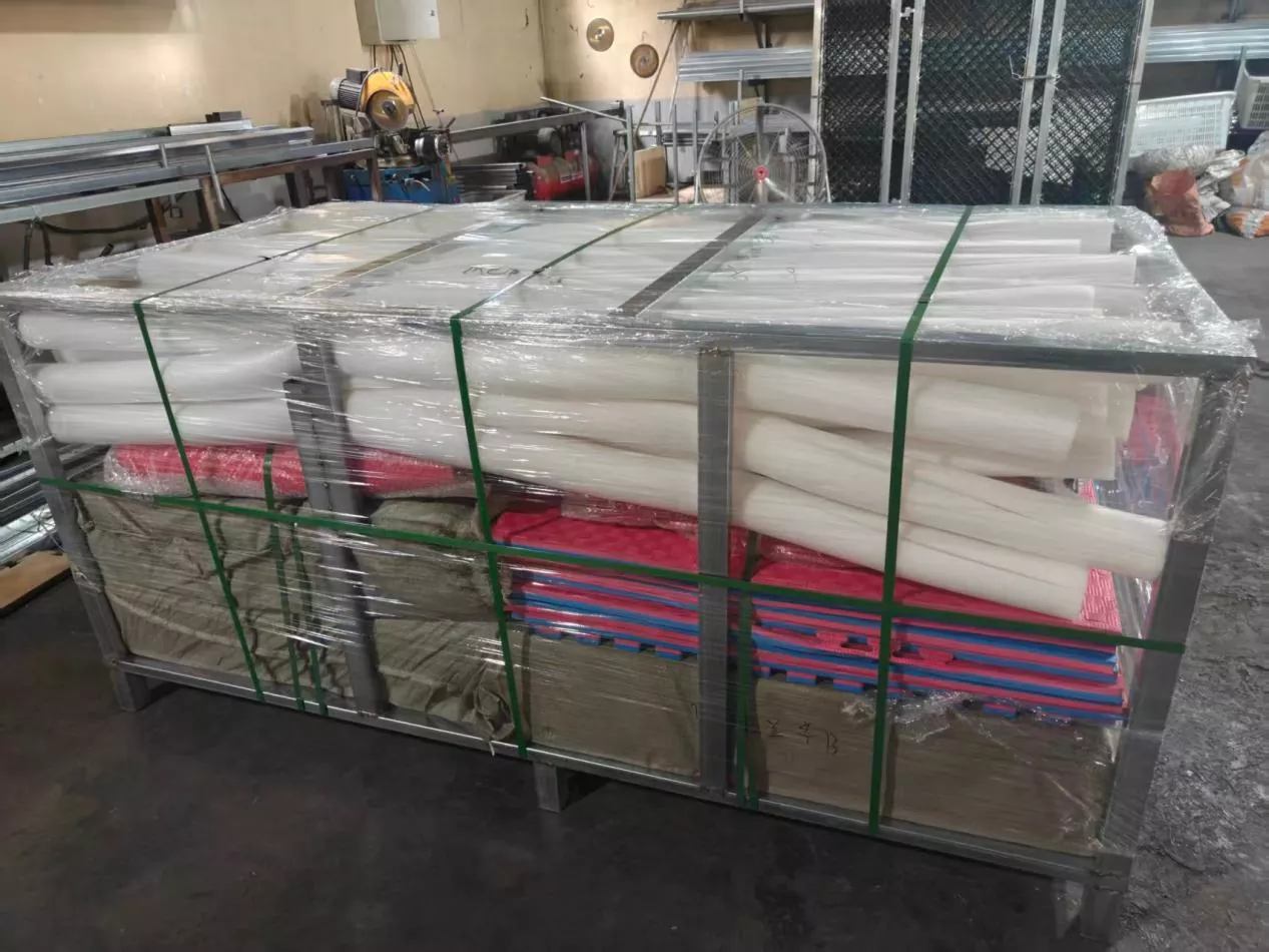 Con el envío global después del preensamblaje y las pruebas en fábrica, ¿cómo abordan los ring de boxeo Pandawin Sports los desafíos de los daños y la instalación durante el envío?